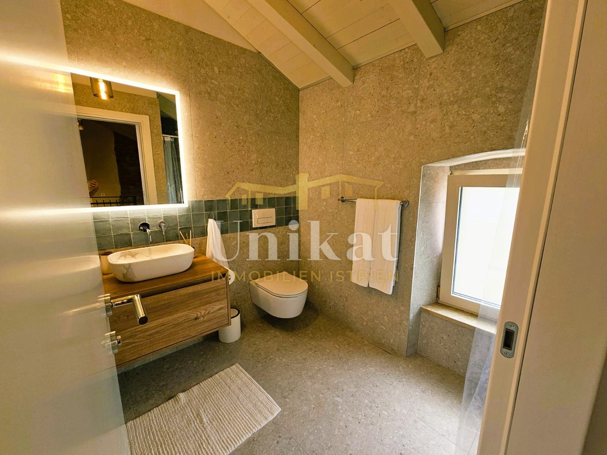 Renovirana kamnita hiša s bazenom in wellness hišico